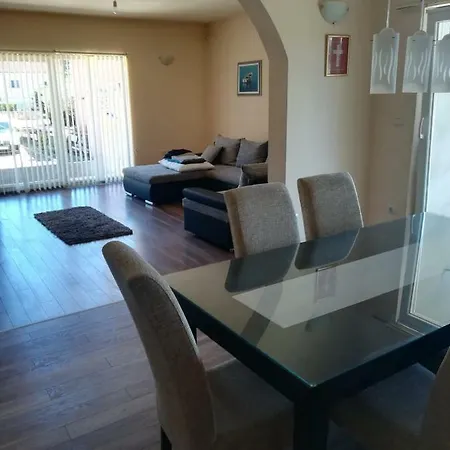 Laura Apartment